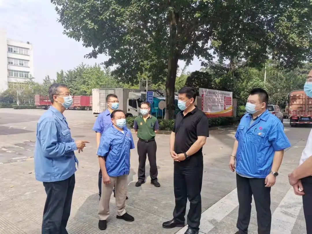 四川省副省长罗强一行领导到成都彩虹集团指导生产安全工作